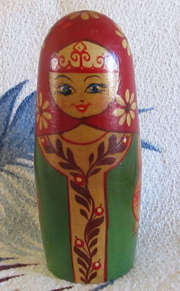 USSR Vintage 4 Small Russian Nesting Dolls - Martyoshka Dolls